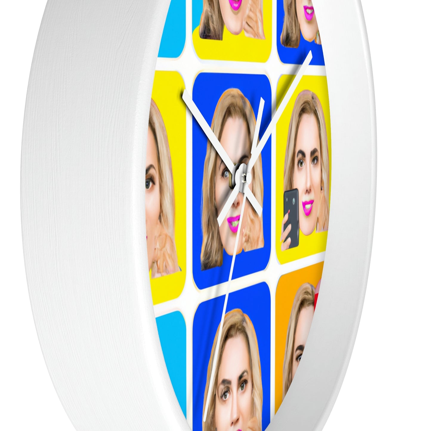 "Emoji-zing a Celebrity: A Pop Art Portrait" - El reloj de pared alienígena