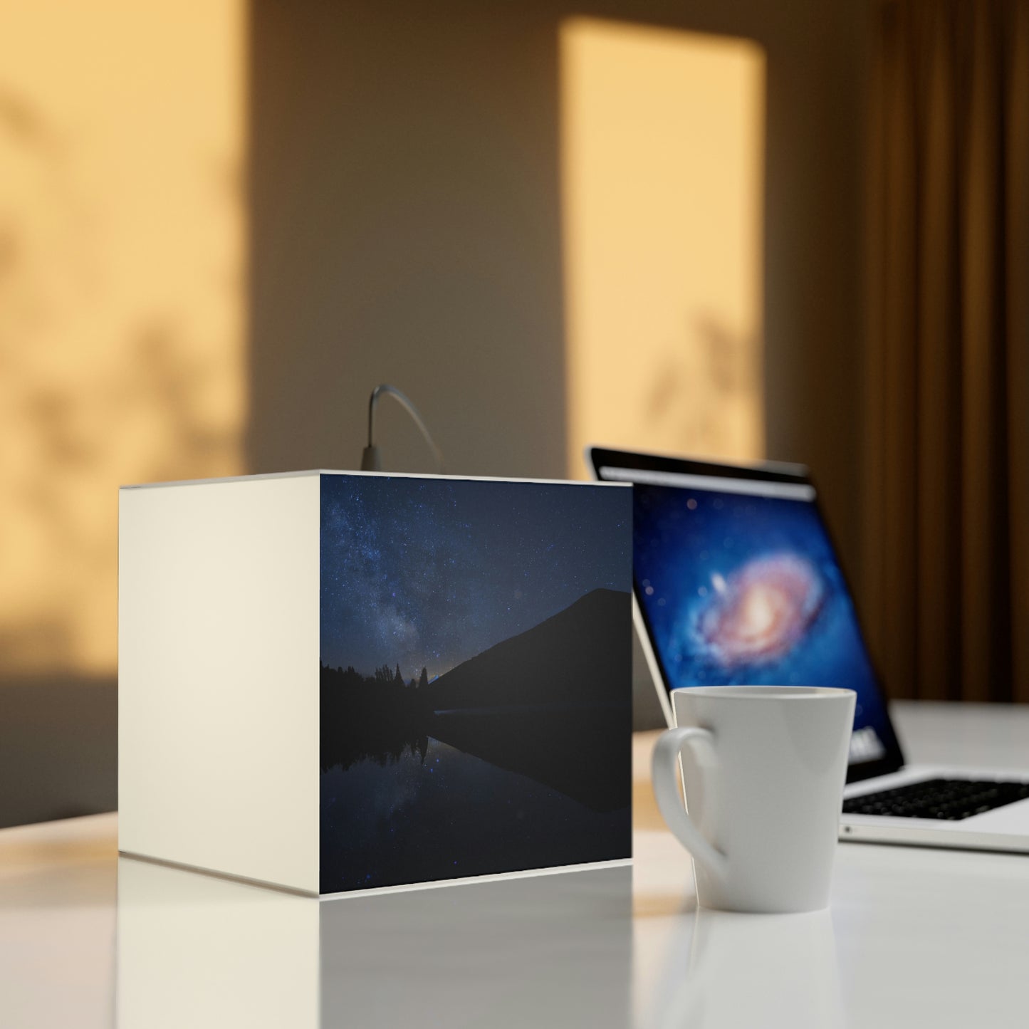 "A Starlit Tranquility" - Die Alien Light Cube Lampe