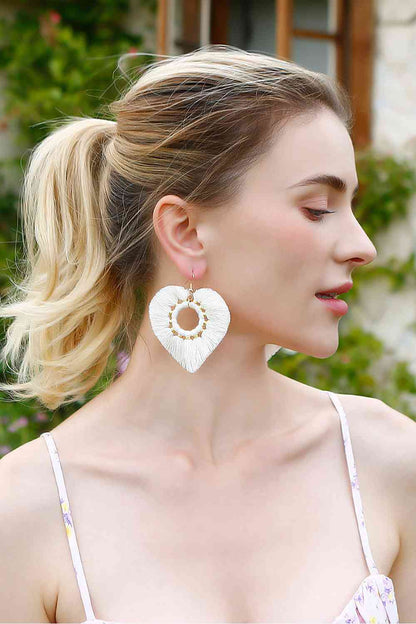 4 pares aleatorios de aretes colgantes con forma de corazón y flecos