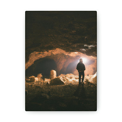 "Un viaje a lo desconocido: explorando una cueva subterránea misteriosa" - The Alien Canva