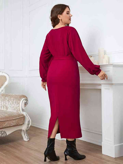 Plus-Size-Kleid mit Schalkragen und Taillenband