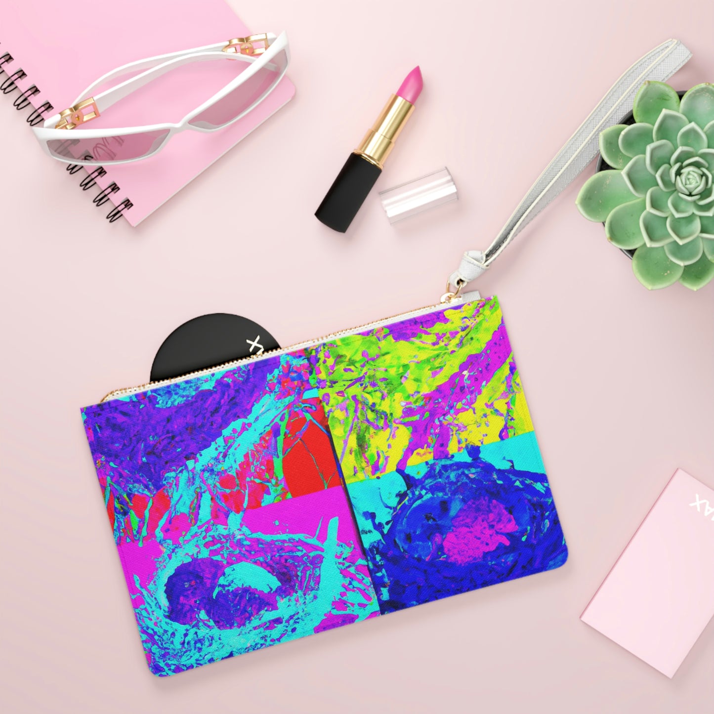 "Ein Regenbogen aus gefiederten Freunden" - Die Alien Clutch Bag