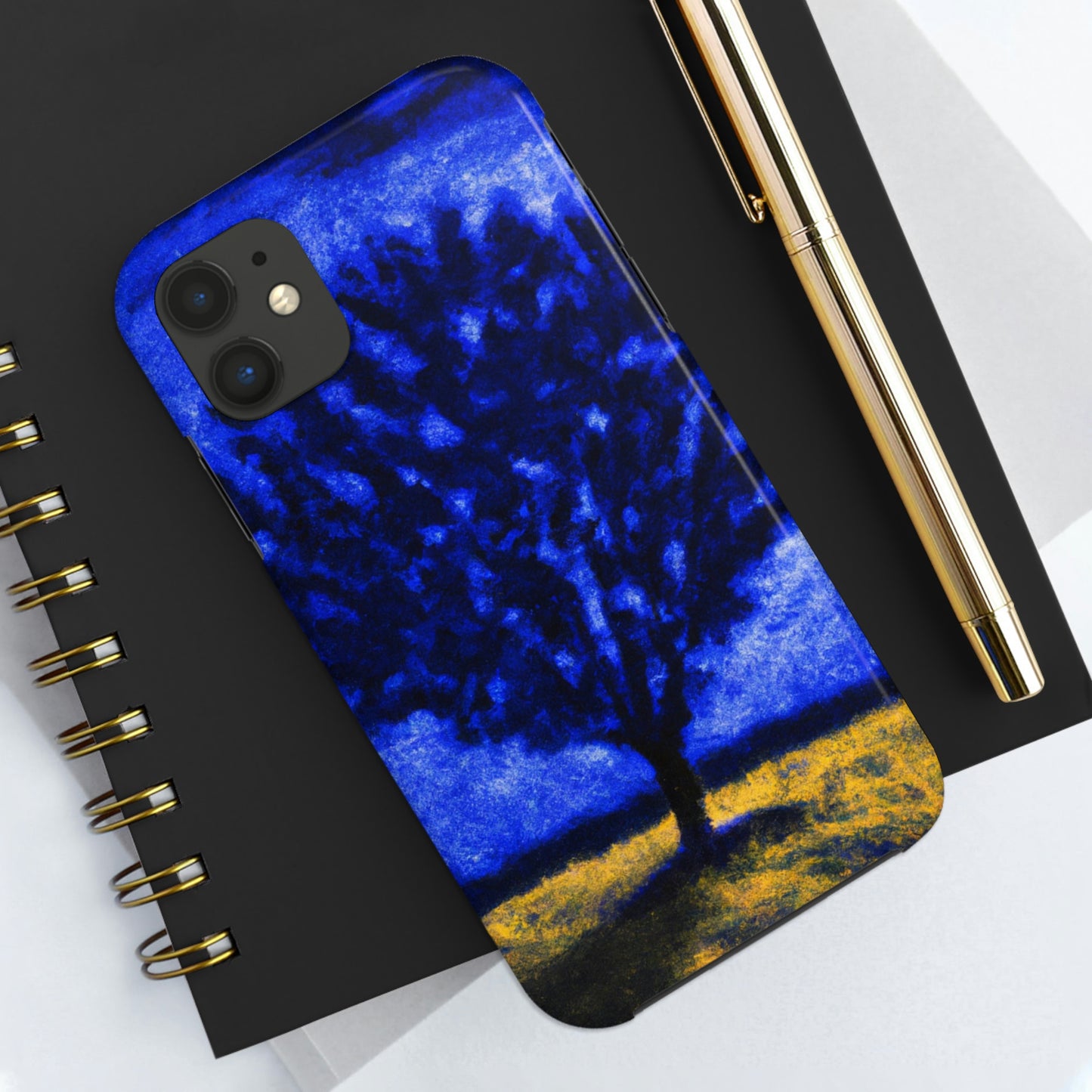 "Ein einsamer blauer Baum im Mondscheinfeld" - Die Alien Tough Phone Cases