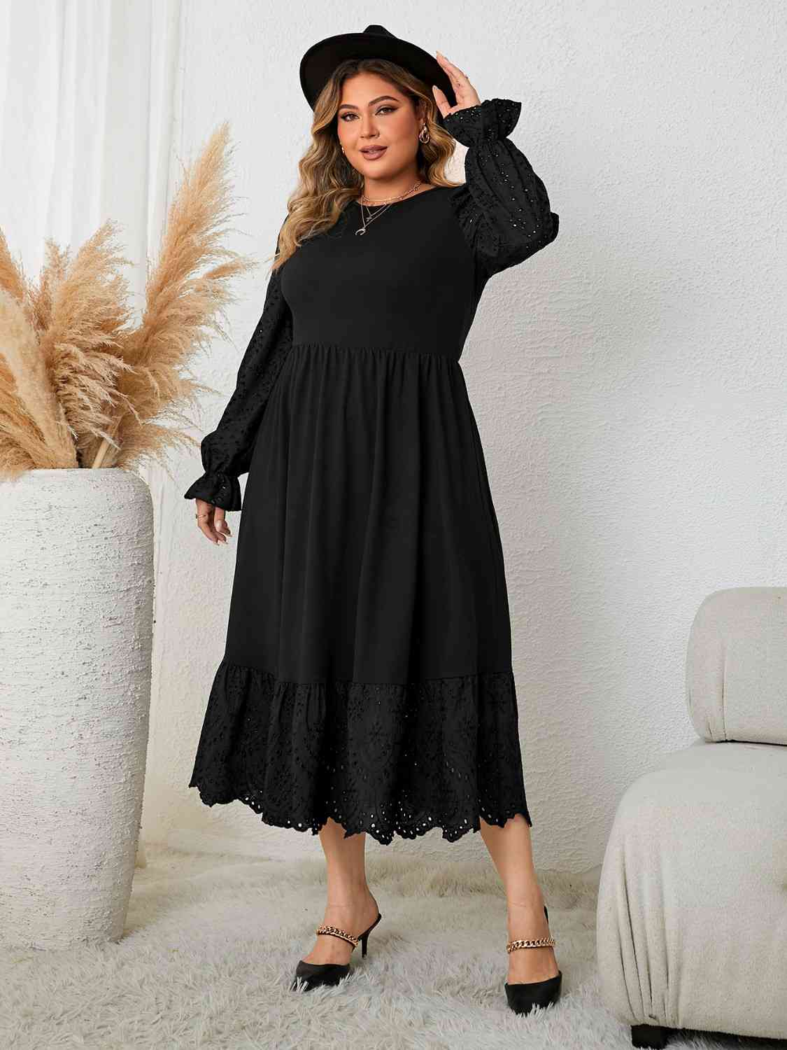 Plus-Size-Kleid mit Volantärmeln und Spitzendetail