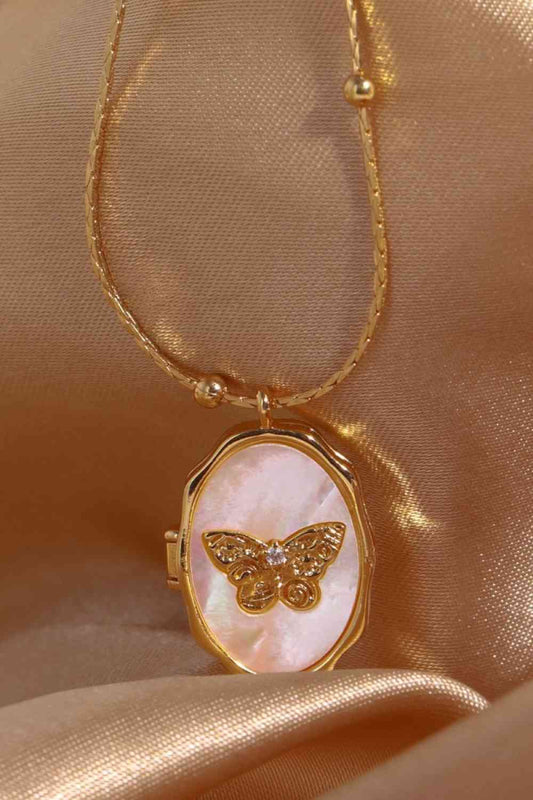 Collar de cobre con colgante de concha de mariposa