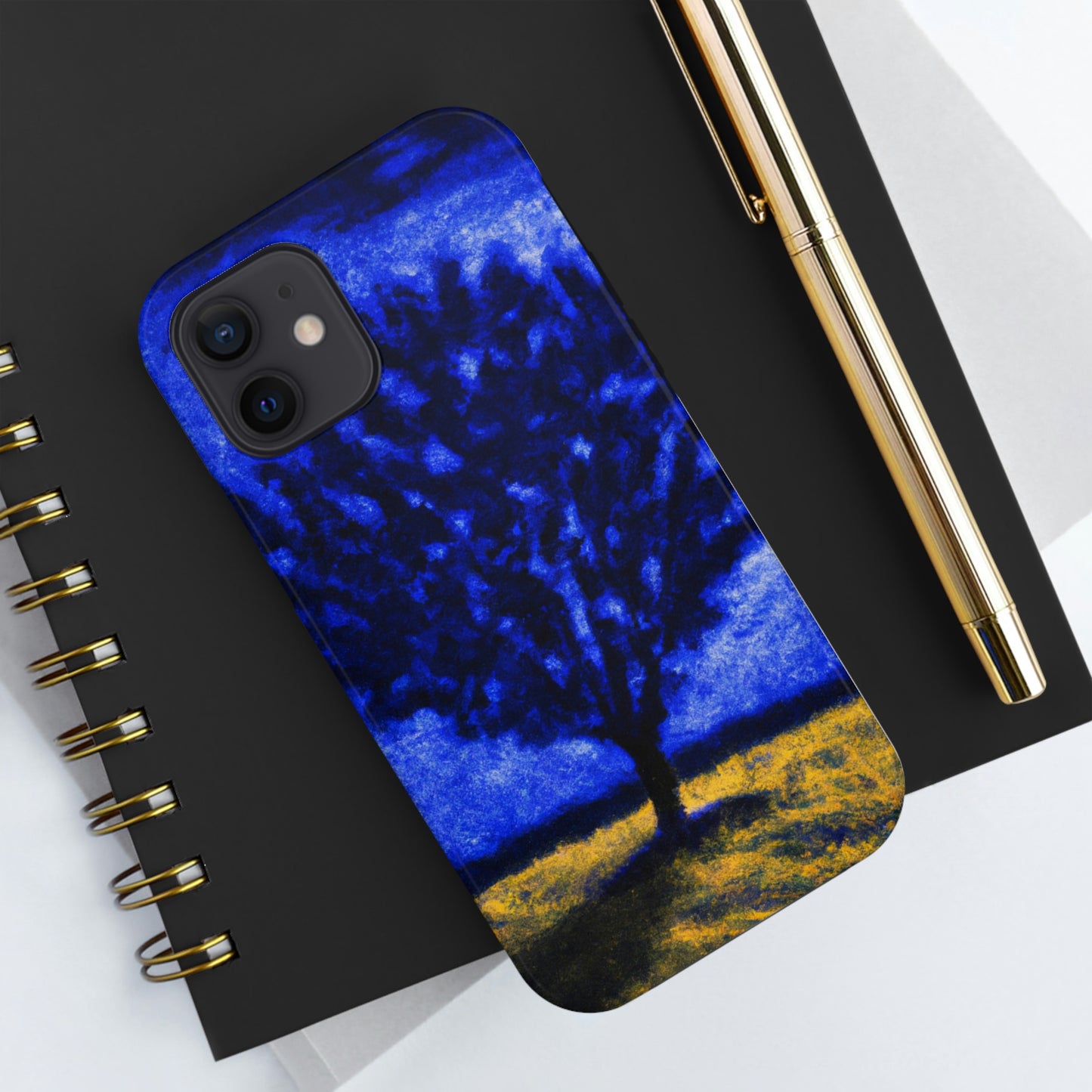 "Ein einsamer blauer Baum im Mondscheinfeld" - Die Alien Tough Phone Cases