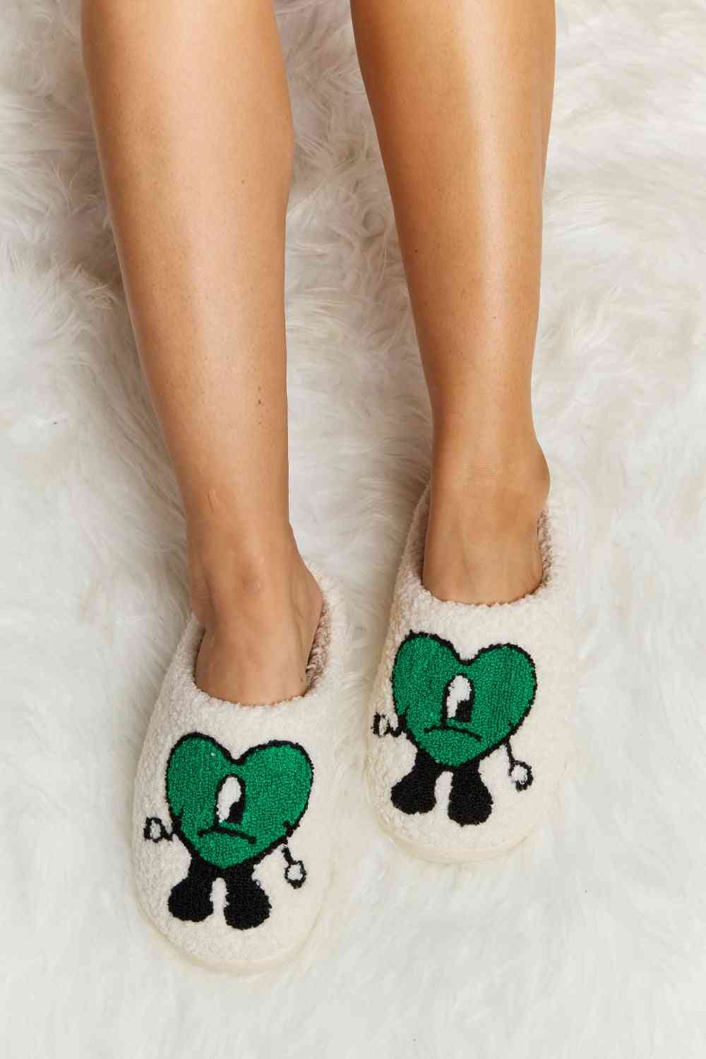 Pantuflas de felpa con estampado de corazones Melody Love