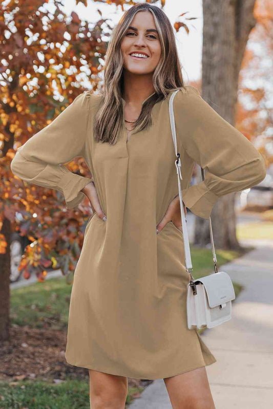 Vestido largo con cuello con muescas y manga abullonada