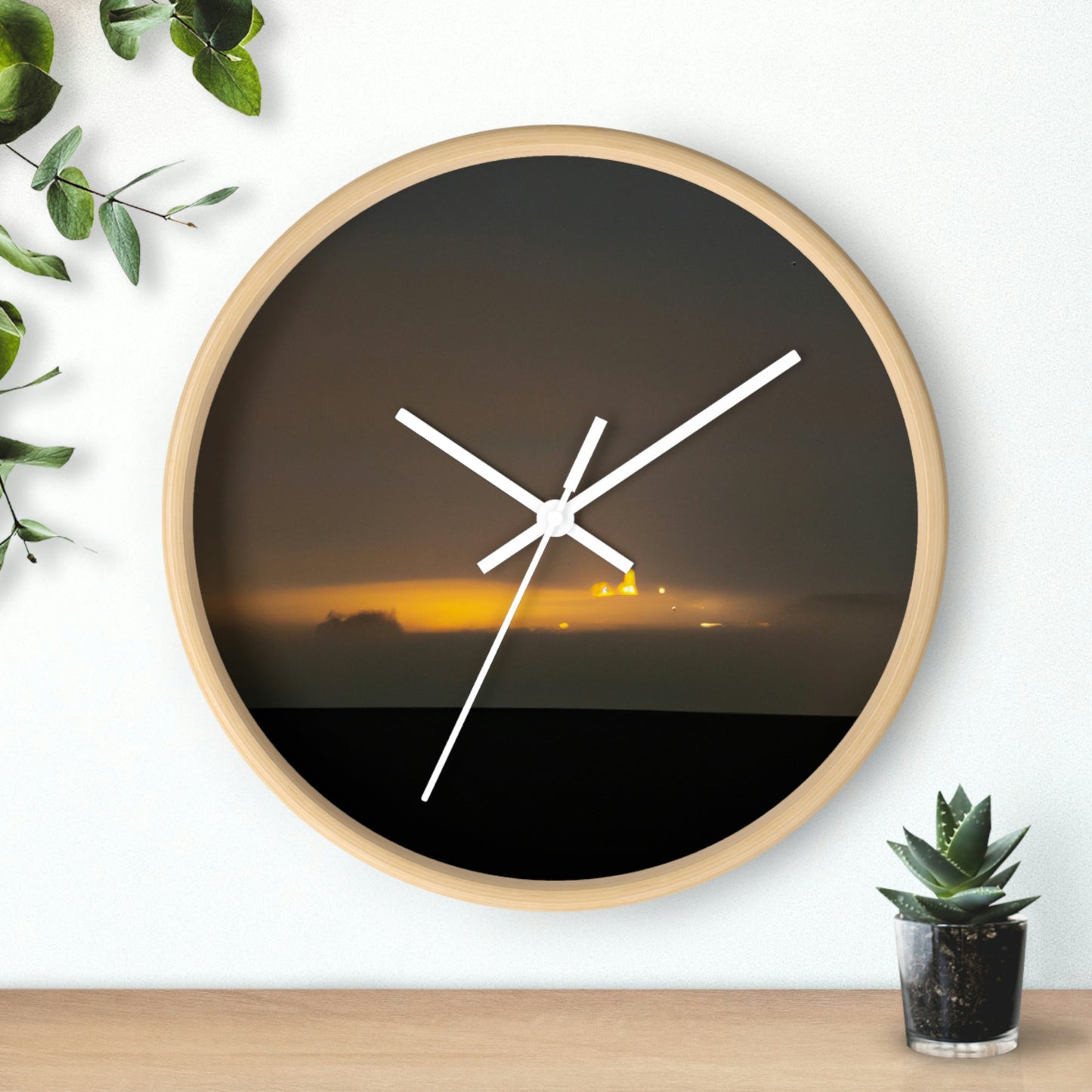 "Iluminación distante" - El reloj de pared alienígena