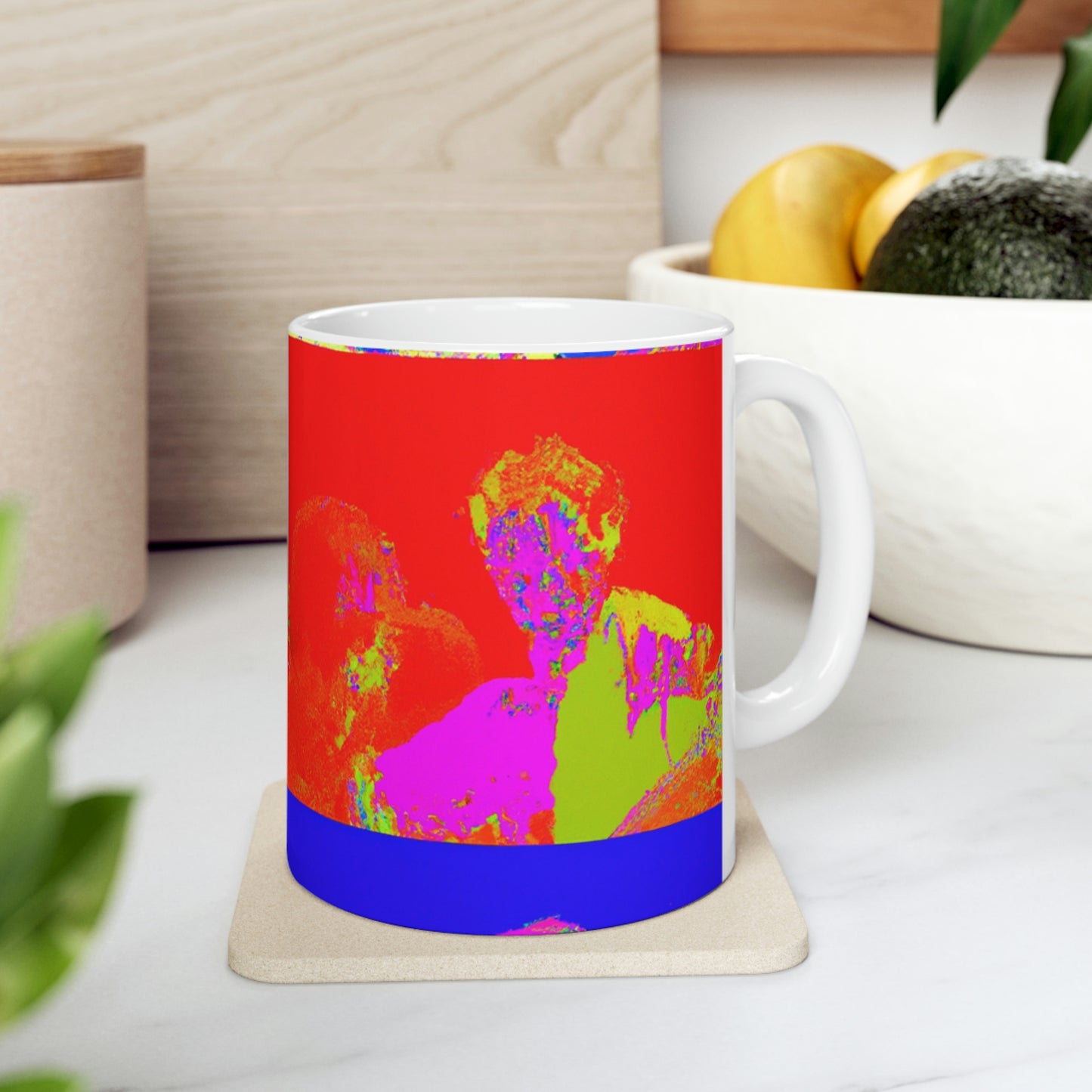 "Se encuentra una amistad inesperada". - La Taza de Cerámica Alienígena 11 oz