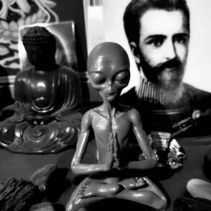 Meditation Alien Statue  - The Alien Sculptures & Statues