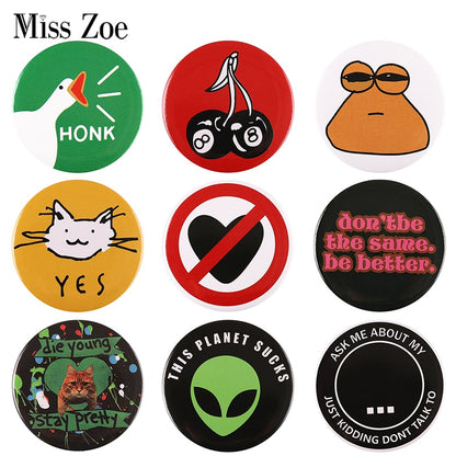 Weißblech Soft Button Pin Anime Spaß Tier Gans Frosch Katze Alien Kirsche Brosche für Hut Tasche Kreative Schmuck Geschenk Revers Abzeichen 2023 The Alien Stuff