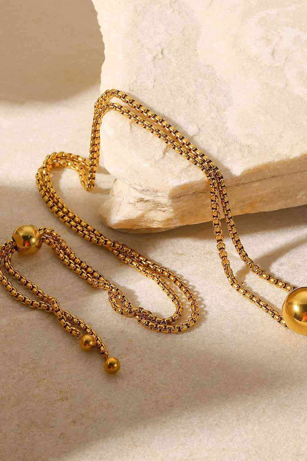 18 Karat vergoldete Halskette mit rundem Anhänger