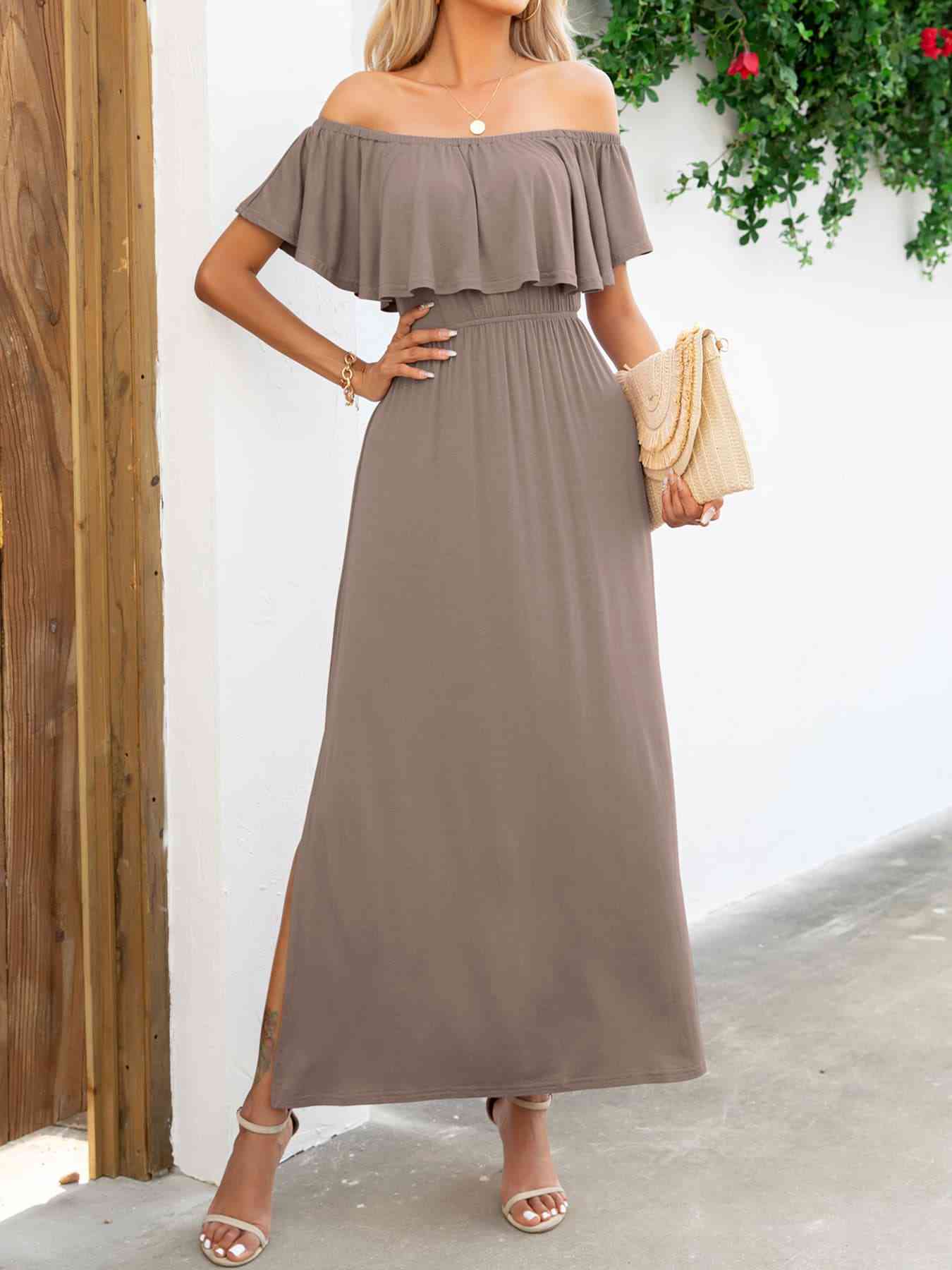 Schulterfreies Maxikleid mit Schlitz