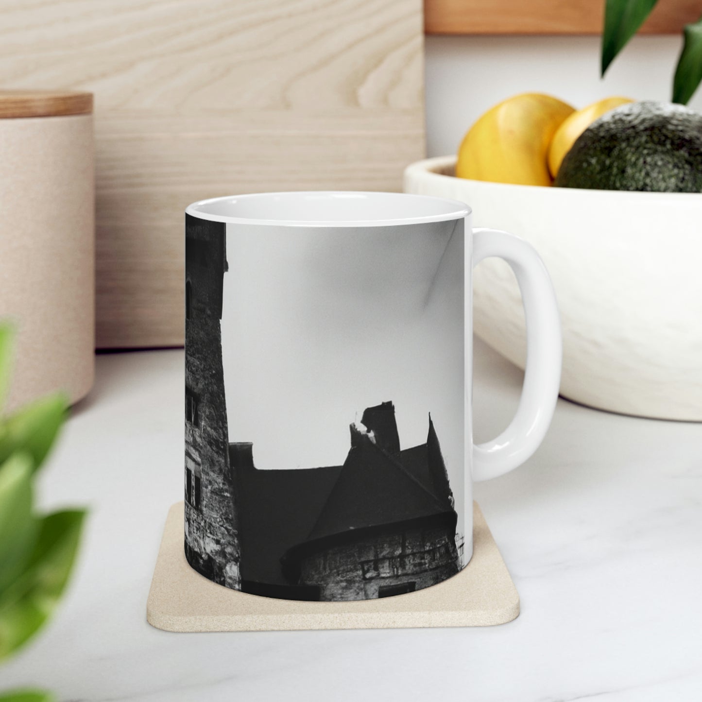 "Castillo de secretos desconcertantes: una aventura embrujada" - Taza de cerámica The Alien 11 oz