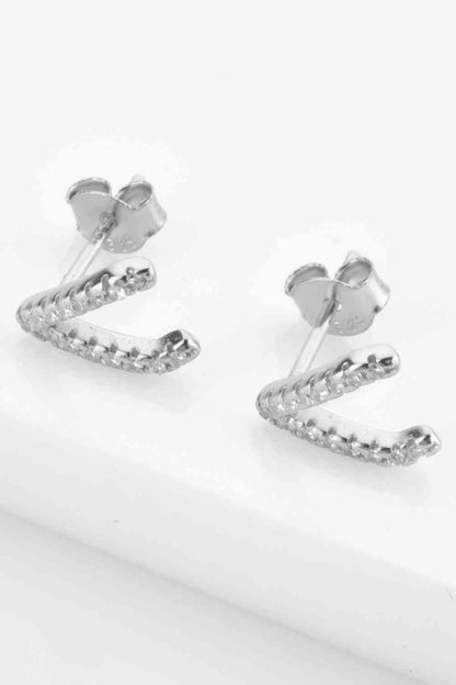 Pendientes Stud Letra V Circonitas