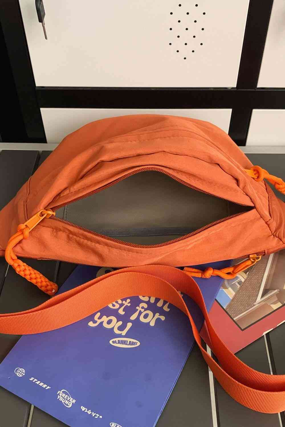 Nylon-Schultertasche