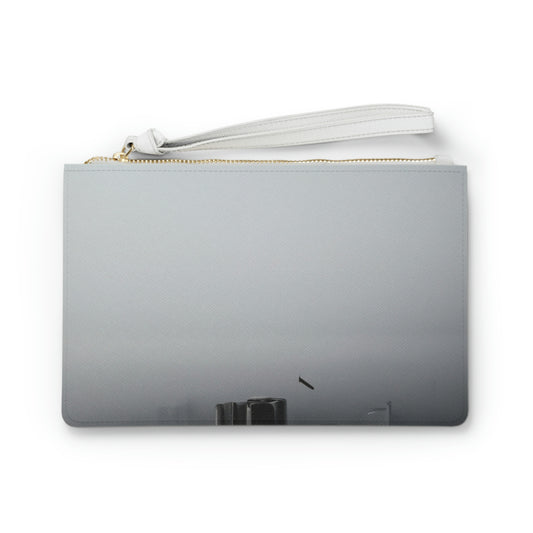 "Aufsteigend in die Wolken" - Die Alien Clutch Bag