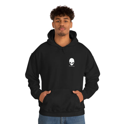 "El centinela en el claro nevado" - La sudadera con capucha extraterrestre unisex