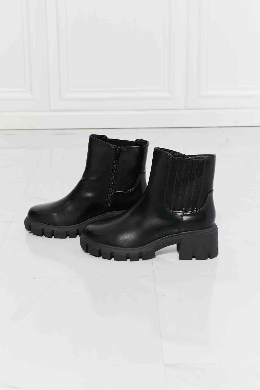 MMShoes „What It Takes“ Chelsea-Stiefel mit Profilsohle in Schwarz