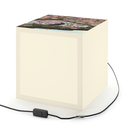 "A Blossoming Reflection" - Die Alien Light Cube Lampe