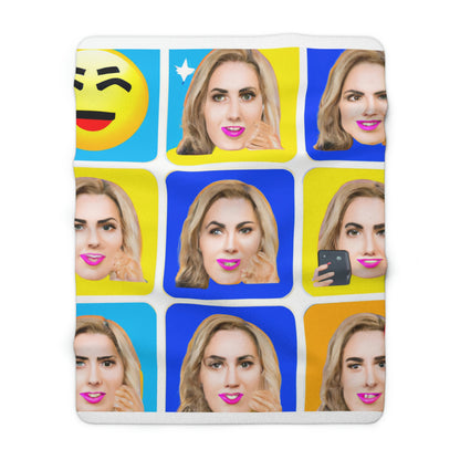 "Emoji-zing a Celebrity: A Pop Art Portrait" - Die Alien-Sherpa-Fleecedecke