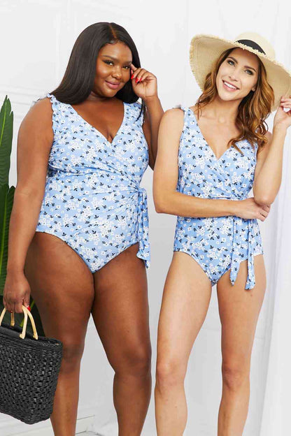 Marina West Swim Traje de baño de una pieza de tamaño completo con volantes y flotador sintético en azul flor