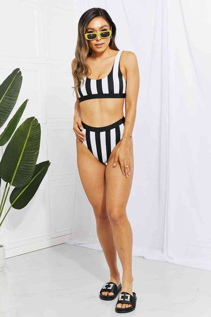 Gestreifter Tank-Bikini mit hoher Taille