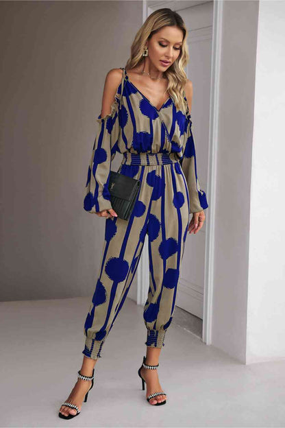 Bedruckter, schulterfreier Jumpsuit mit Surplice-Ausschnitt