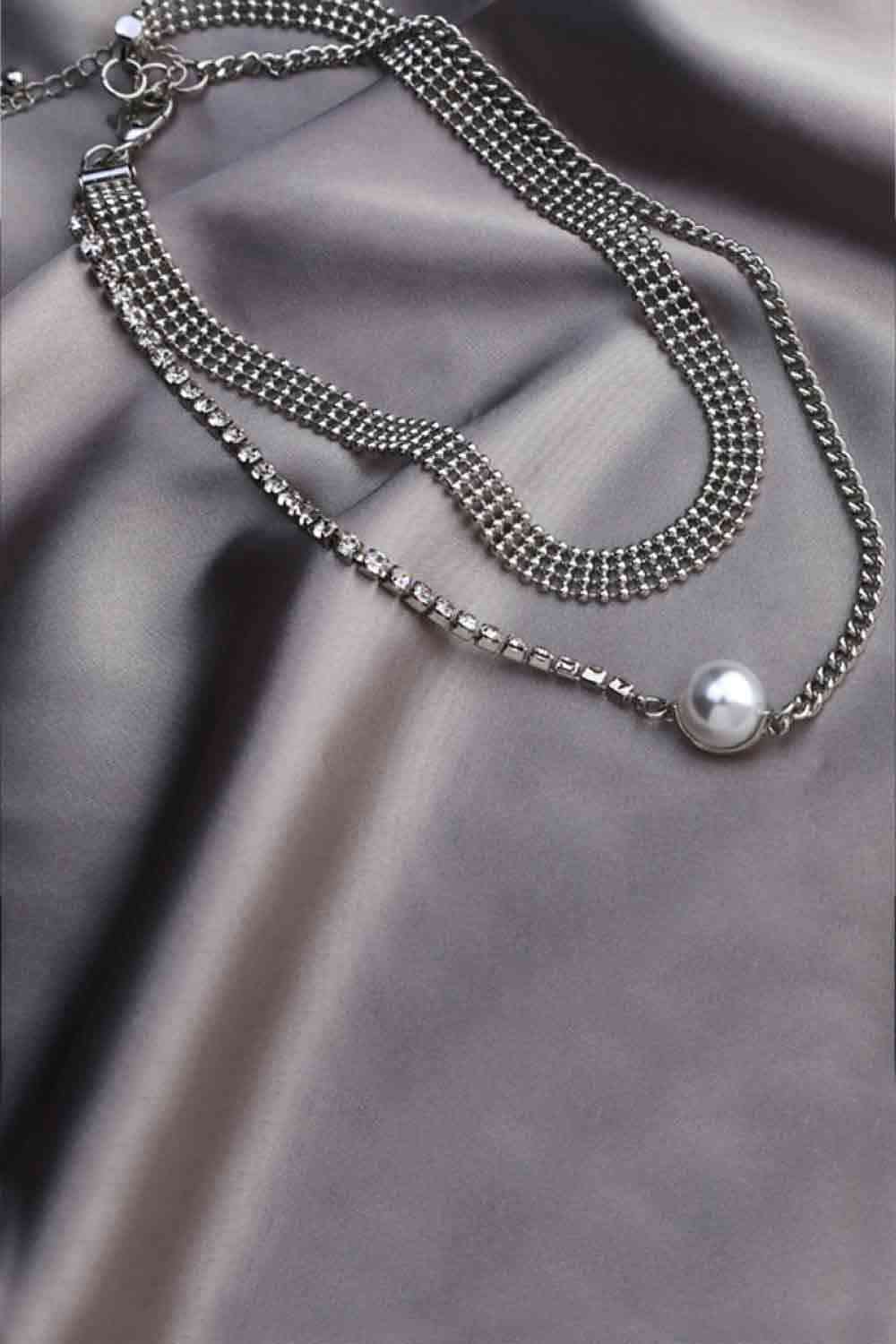 Collar de cobre con perlas en capas