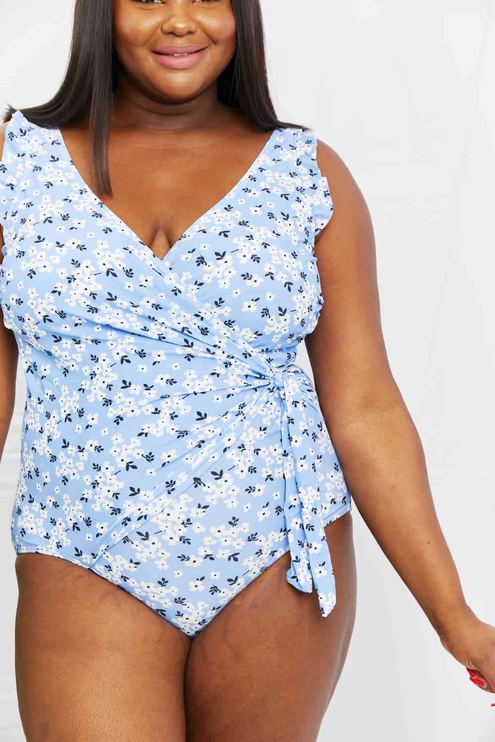 Marina West Swim Traje de baño de una pieza de tamaño completo con volantes y flotador sintético en azul flor