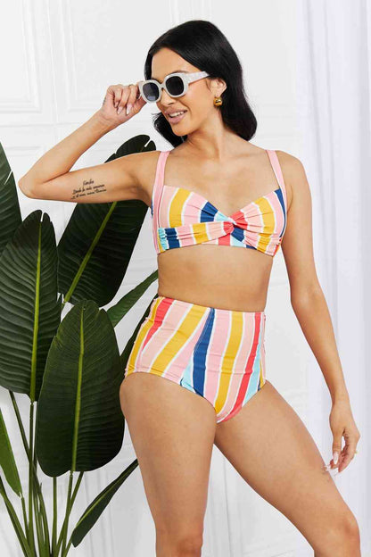 Bikini de talle alto con diseño a rayas Take A Dip Twist de Marina West Swim