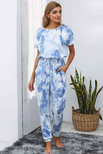 Batik-Jumpsuit mit kurzen Ärmeln und Taschen