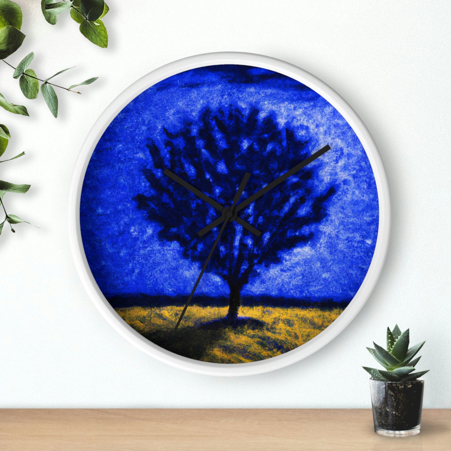 "Un árbol azul solitario en el campo de luz de la luna" - El reloj de pared alienígena