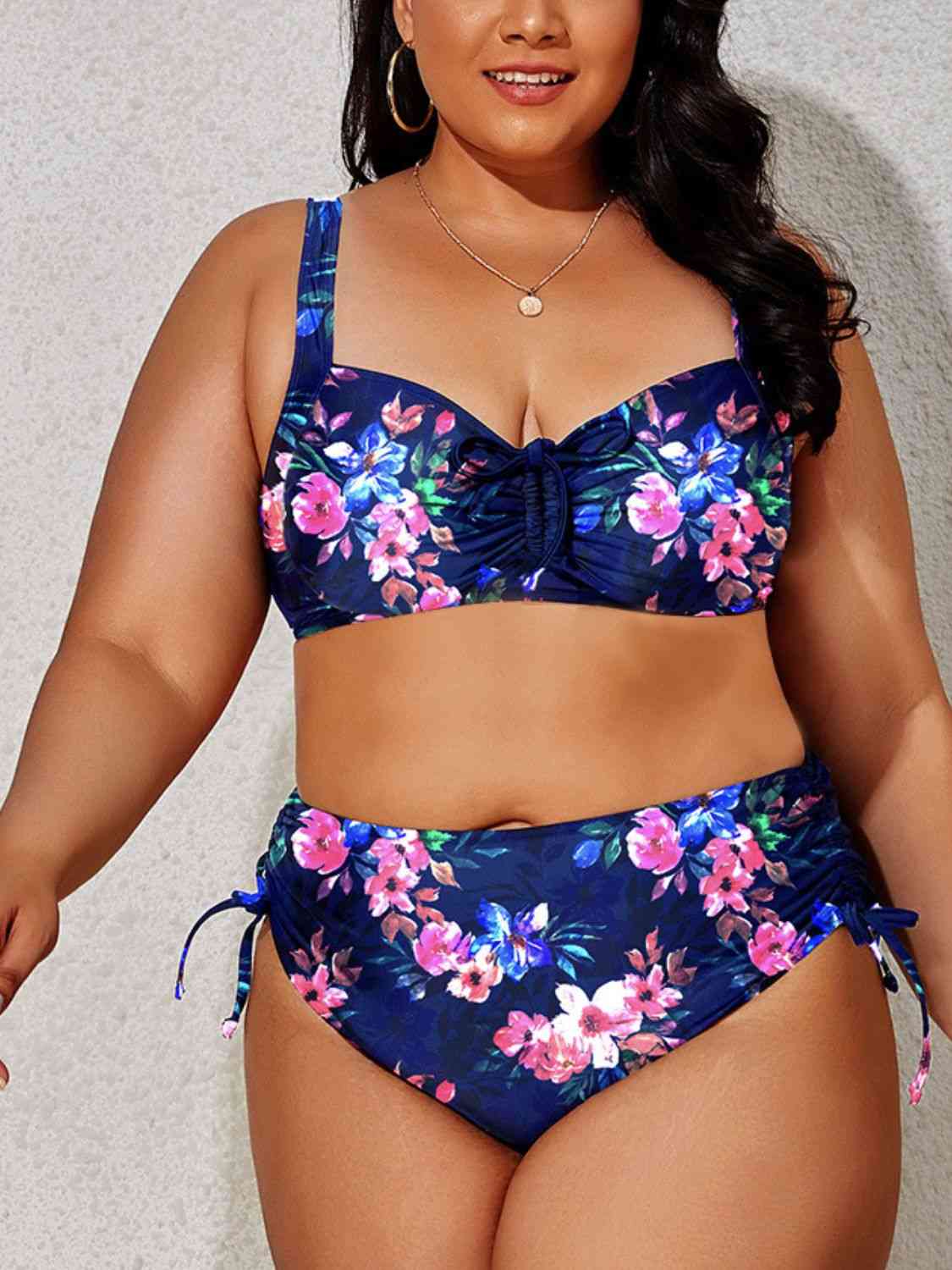 Conjunto de bikini con detalle de cordón estampado de talla grande