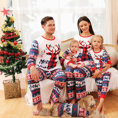 Baby-Overall mit Rentier-Grafik „MERRY XMAS“.