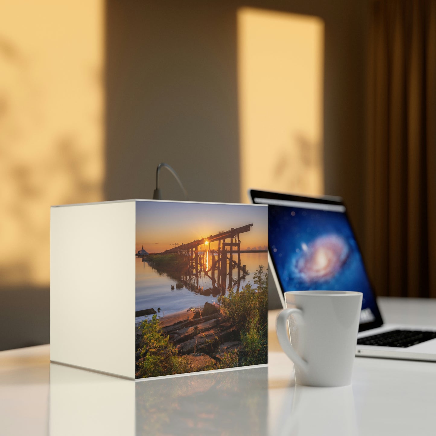 "Eternal Sunrise" - The Alien Light Cube Lamp