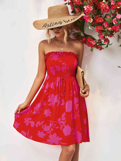 Vestido fruncido sin tirantes con ribete de volantes florales