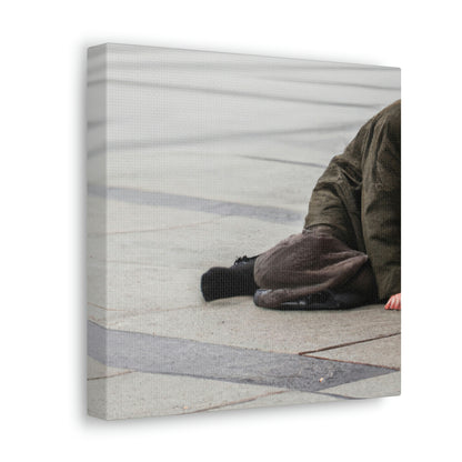 "El hombre invisible de las calles" - The Alien Canva