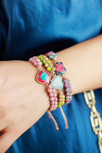 Pulsera de piedra natural hecha a mano con forma de corazón