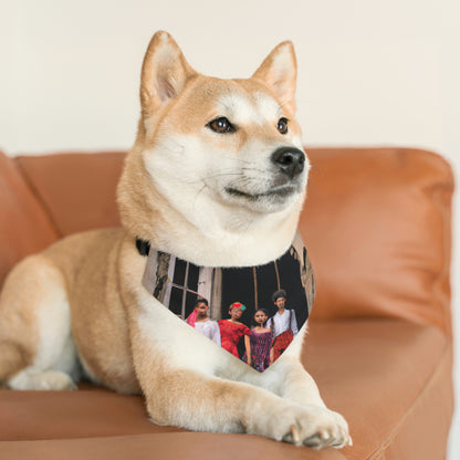 "Explorando la ruina olvidada" - El collar de bandana para mascota alienígena