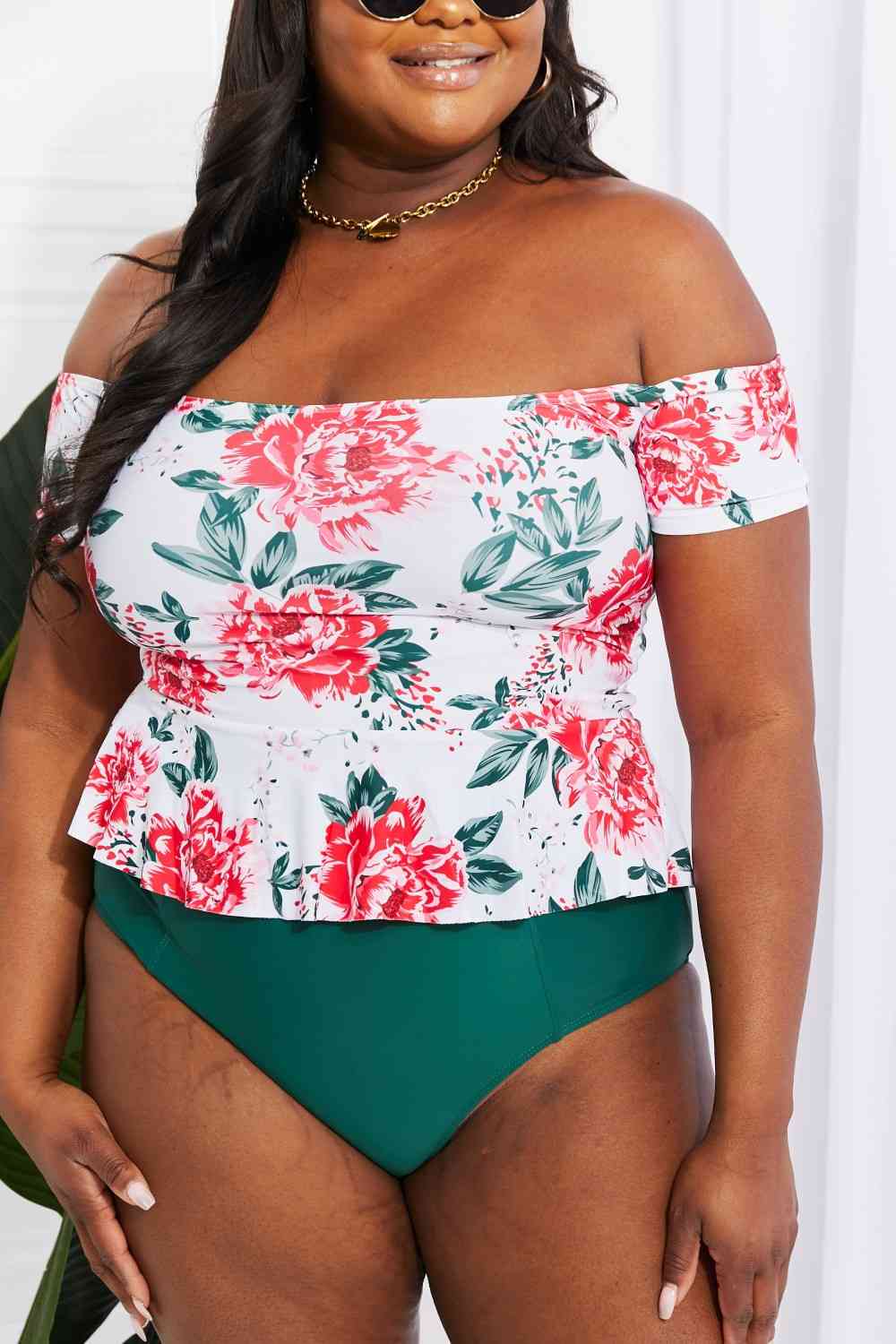 Conjunto de tankini de natación con hombros descubiertos Coastal Cutie de Marina West Swim