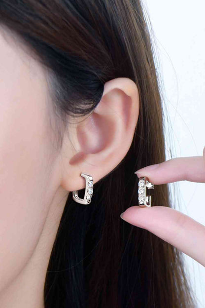 Pendientes Huggie geométricos de plata de ley 925 con moissanita