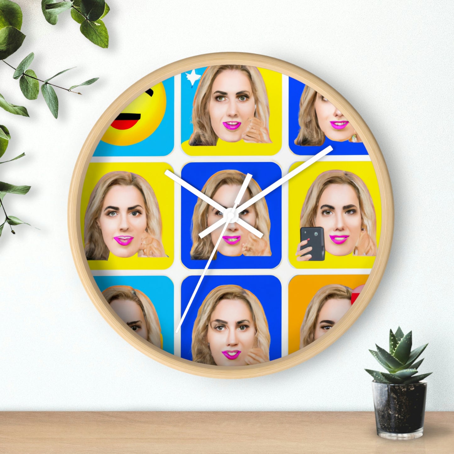 "Emoji-zing a Celebrity: A Pop Art Portrait" - Die Alien-Wanduhr