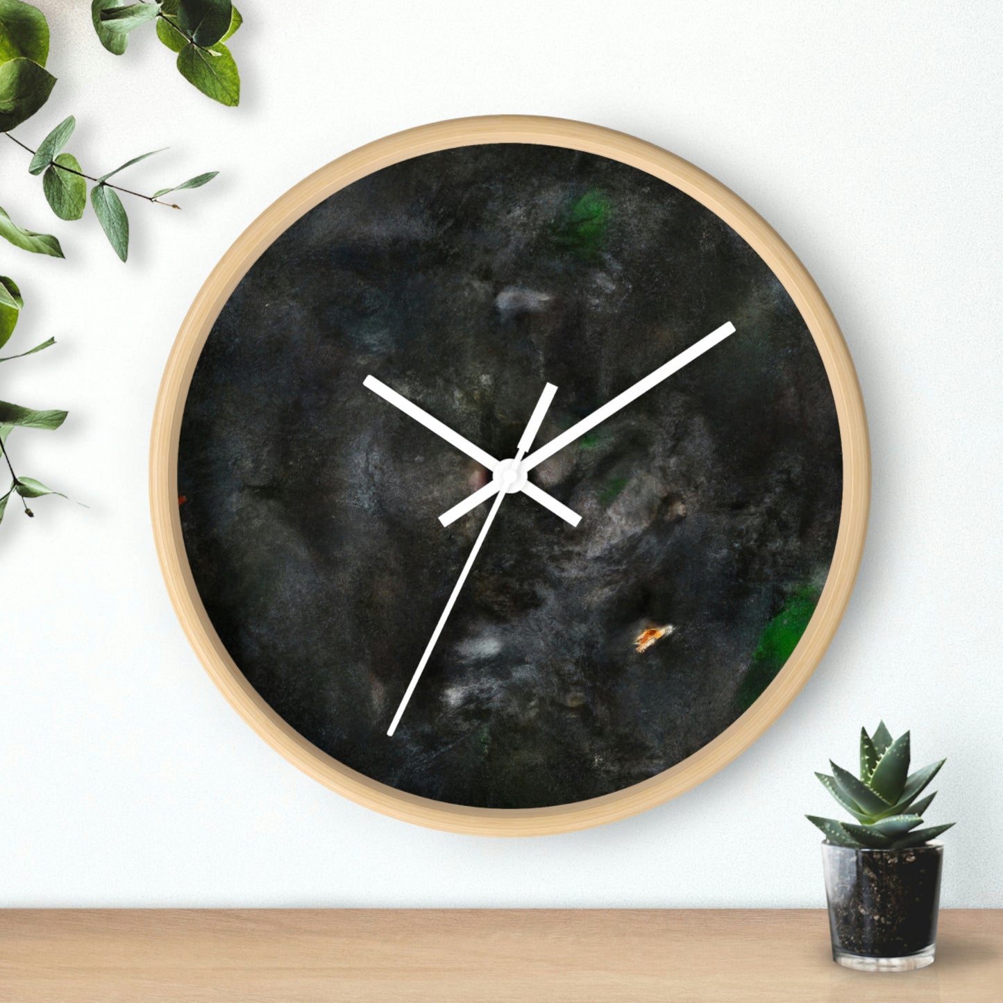 "Un parpadeo solitario en la oscuridad" - El reloj de pared alienígena