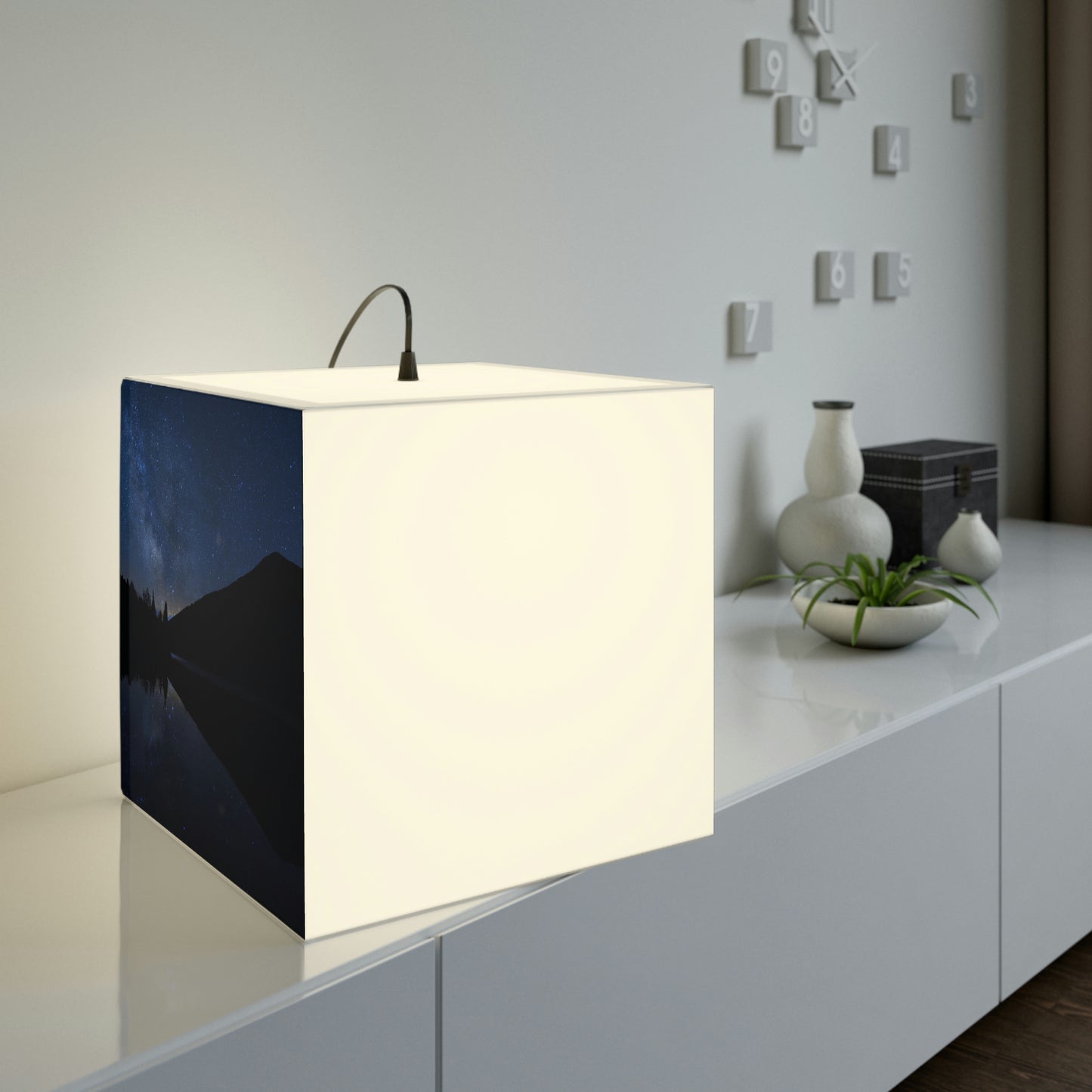 "A Starlit Tranquility" - Die Alien Light Cube Lampe