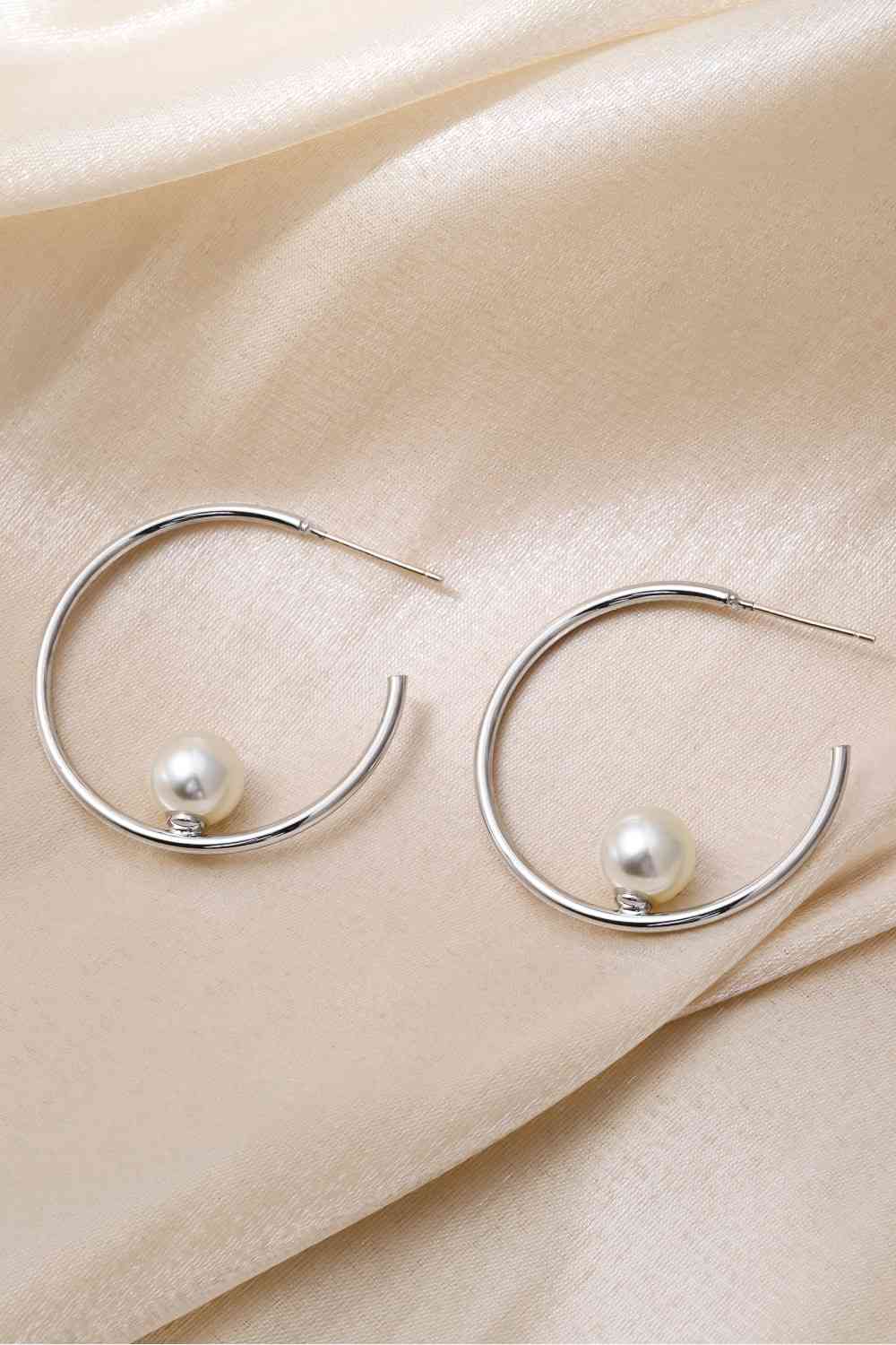 Pendientes de aro con perlas en forma de C