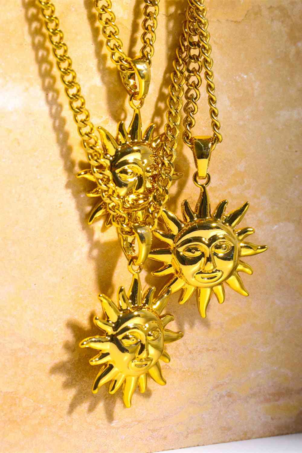 Halskette mit Sonnenanhänger aus Kupfer