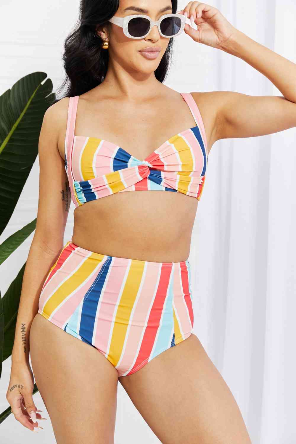 Marina West Swim Take A Dip Twist Hochhaus-Bikini mit Streifen