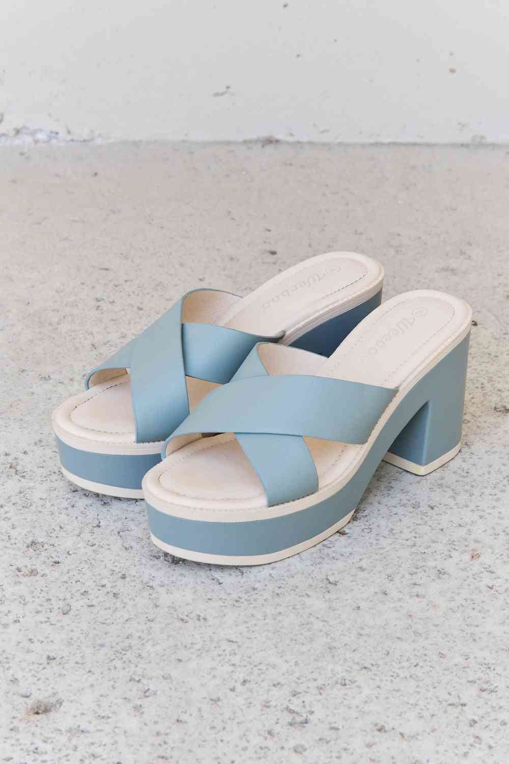 Weeboo Cherish The Moments Kontrast-Plateausandalen in Misty Blue